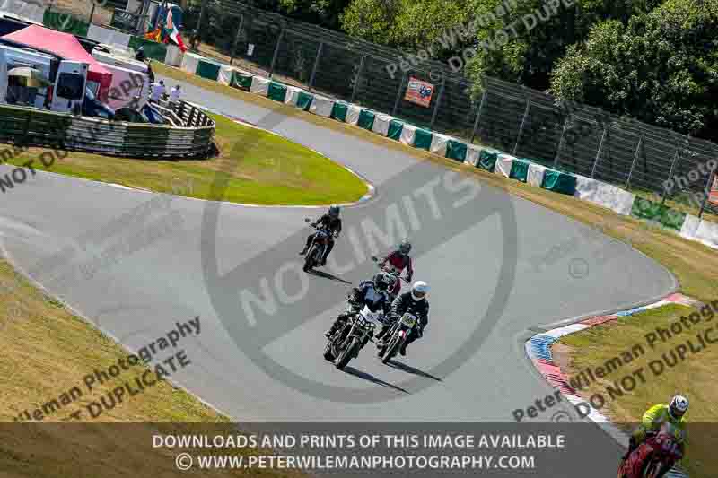 Vintage motorcycle club;eventdigitalimages;mallory park;mallory park trackday photographs;no limits trackdays;peter wileman photography;trackday digital images;trackday photos;vmcc festival 1000 bikes photographs